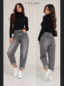 Sweter z golfem z delikatnej dzianiny w kolorze czarnym